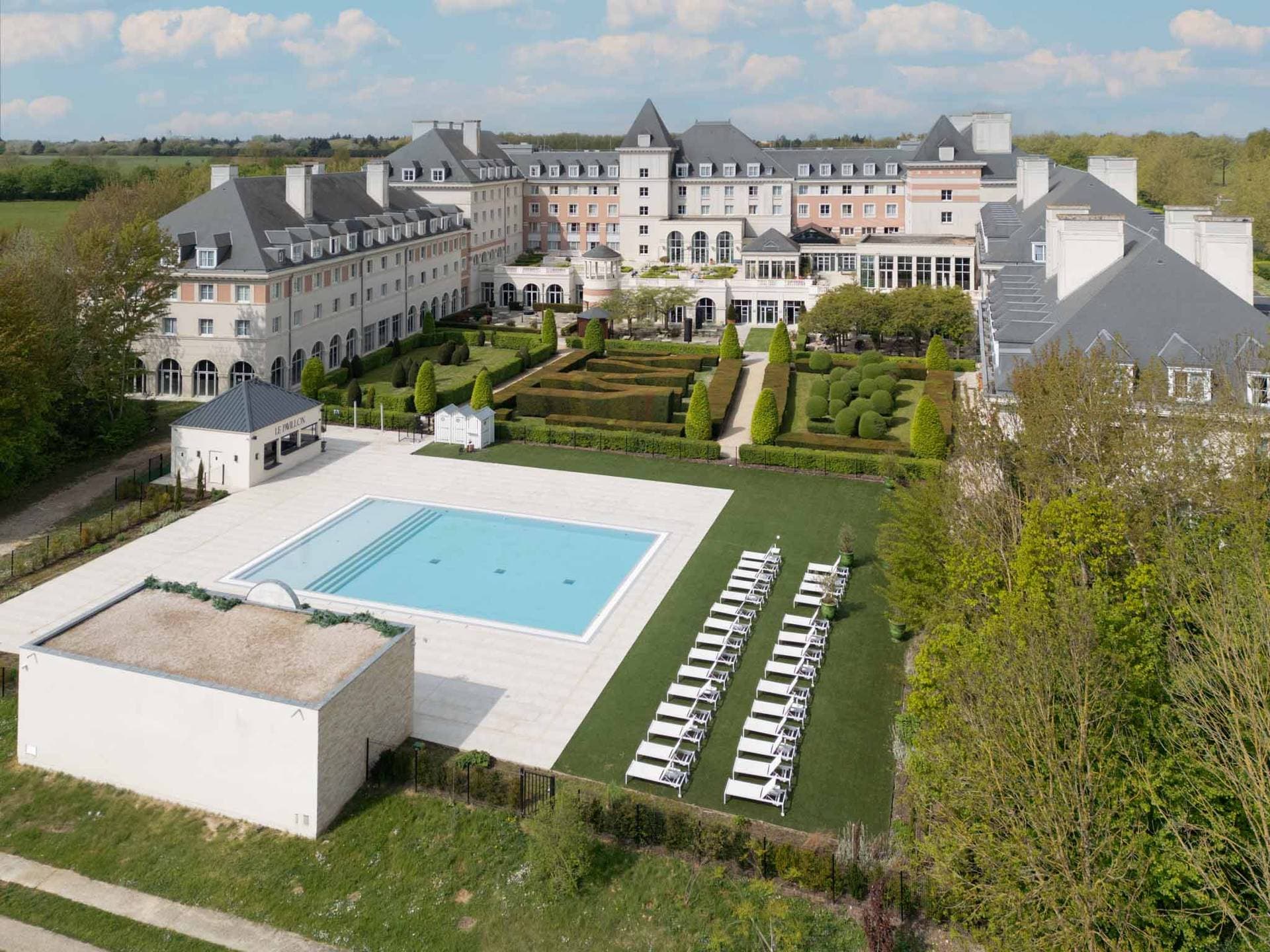 L'Hôtel Dream Castle 1