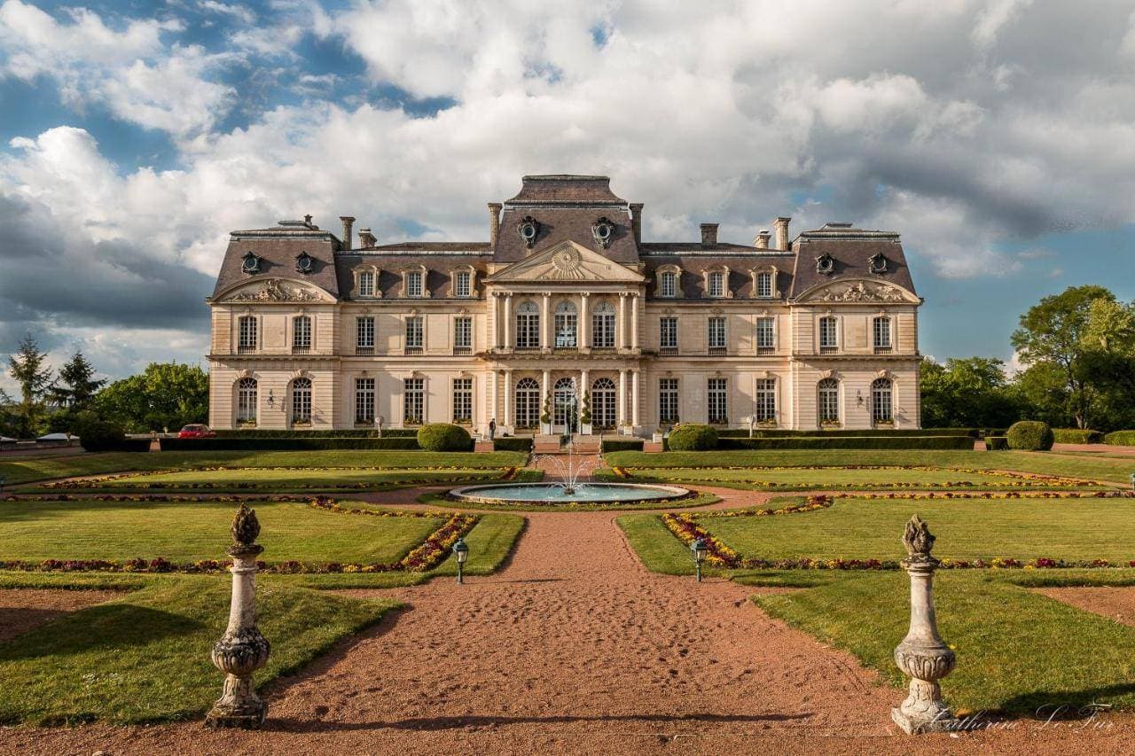 Le Château d'Artigny 1