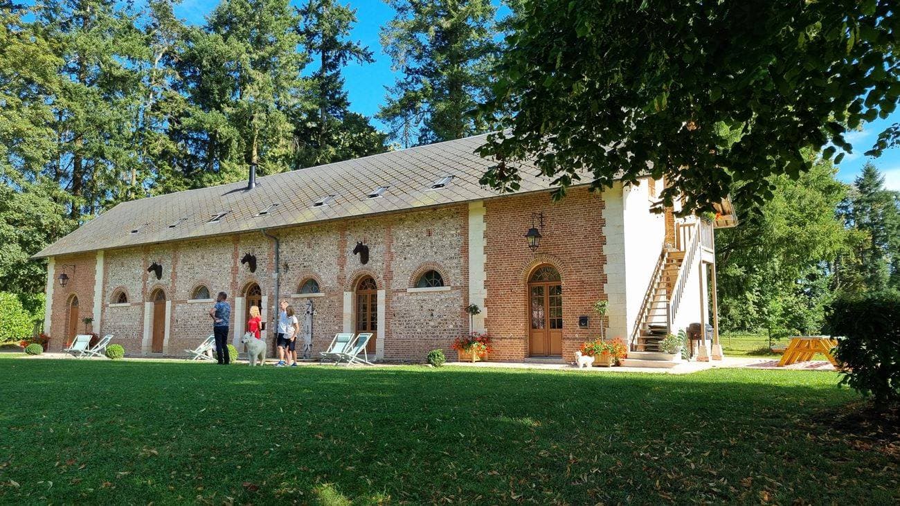 Les Ecuries du Chateau de Brumare 1