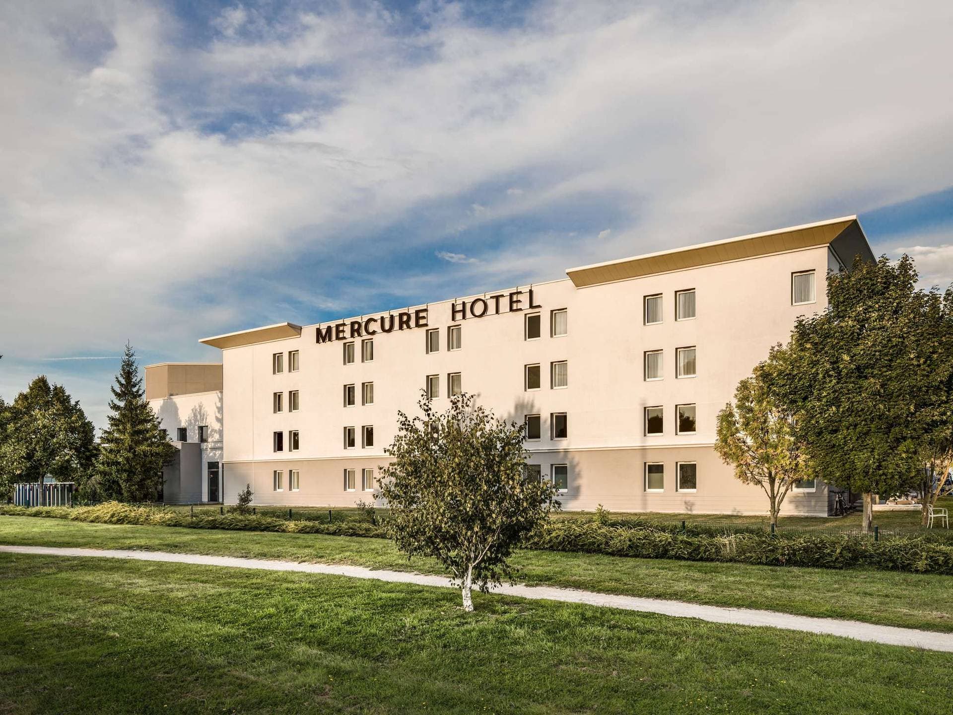 Mercure Chartres Est 1
