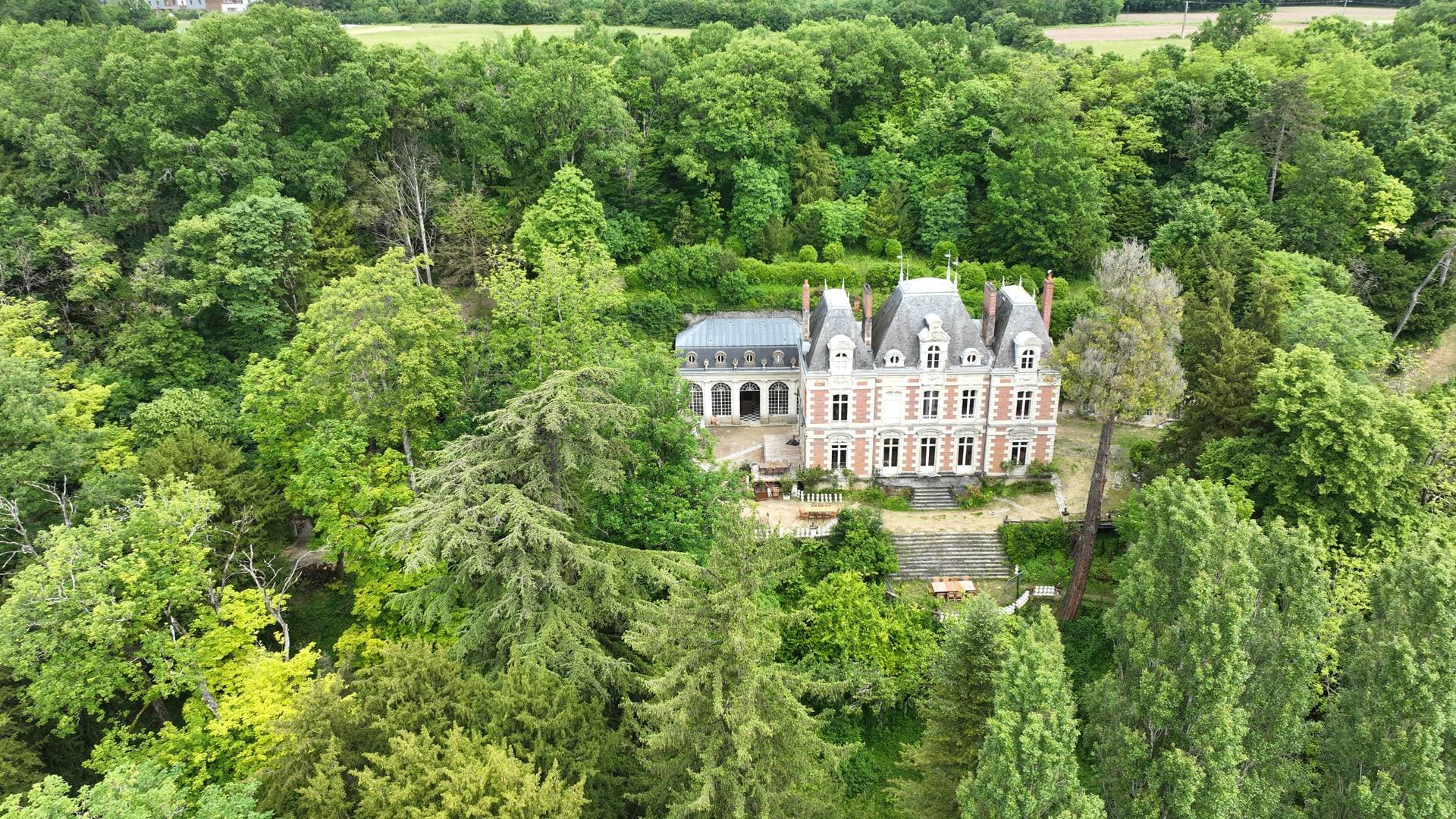 Le Château et l'Orangerie de la Mulotière 1