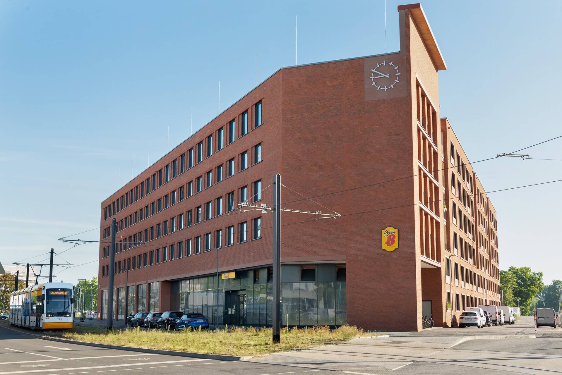 Super 8 by Wyndham Mainz Zollhafen 1