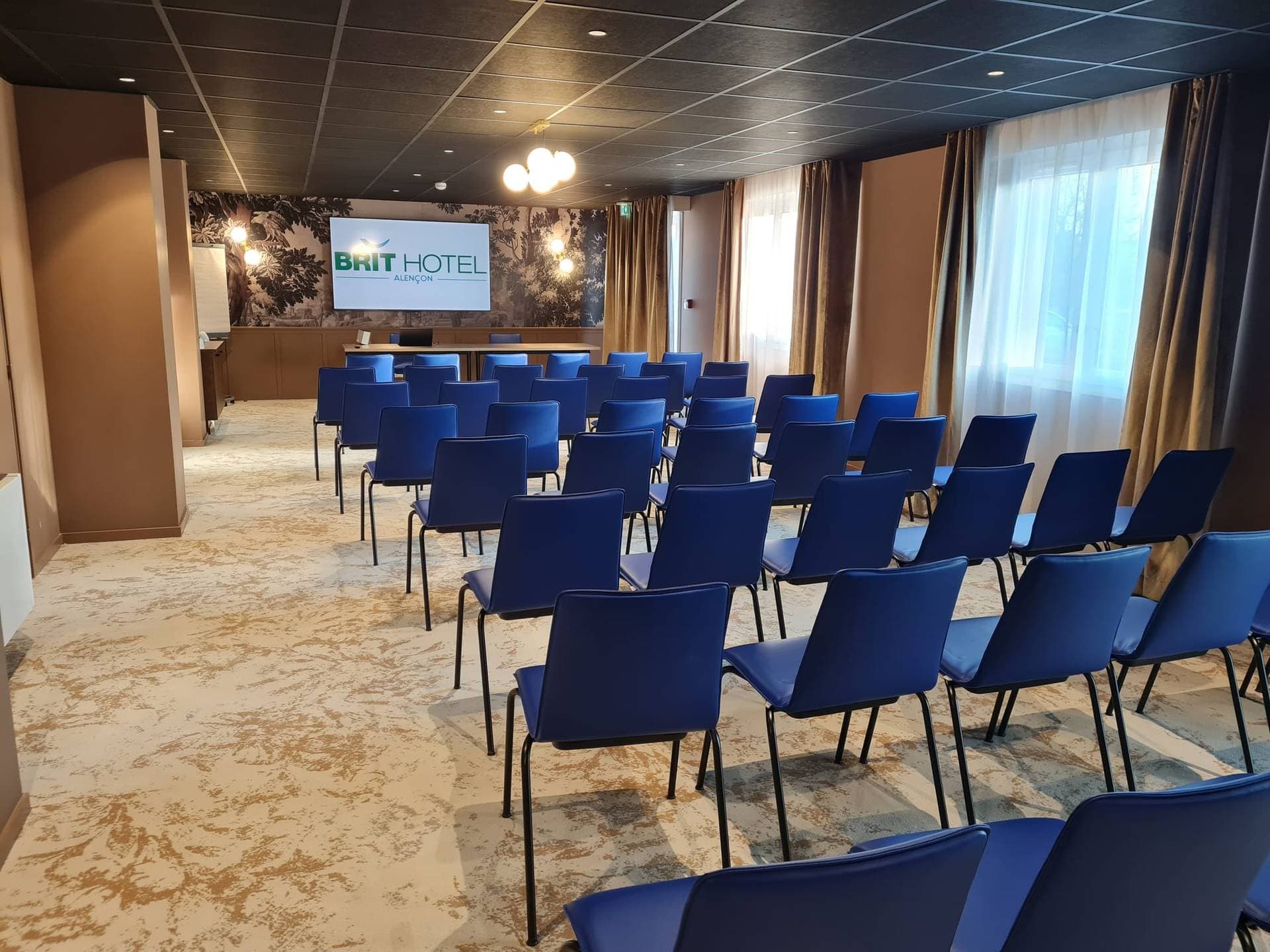 Brit Hotel Confort Alençon 1