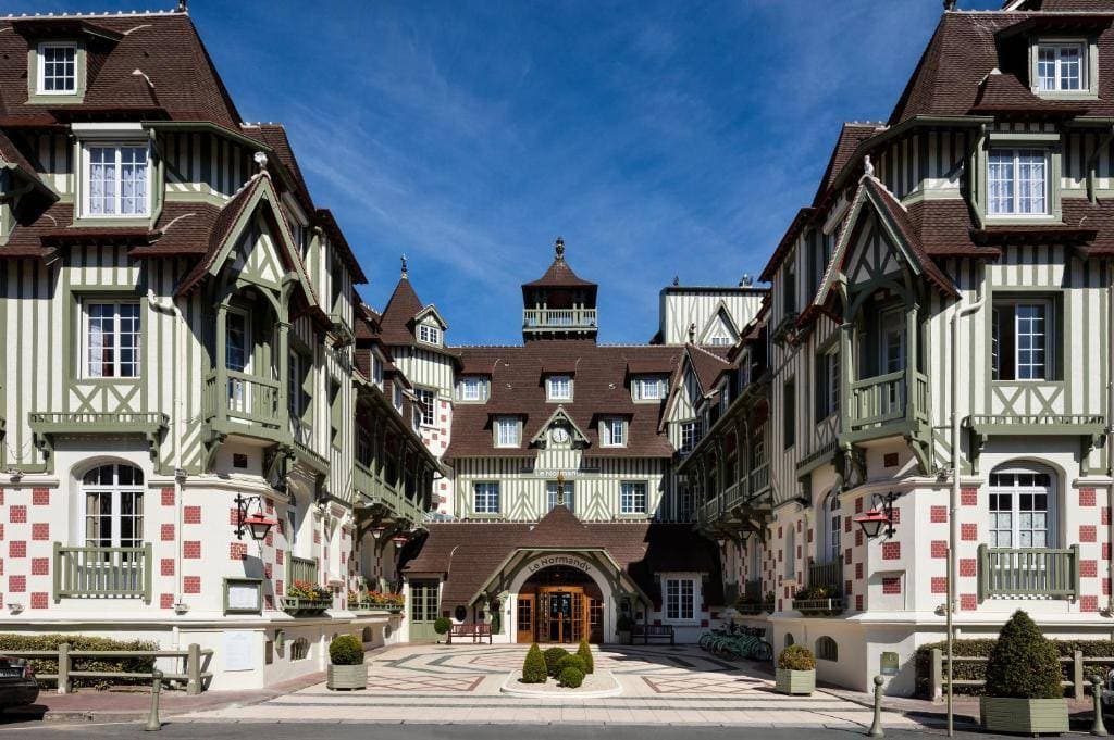 L'Hôtel Barrière Le Normandy 1