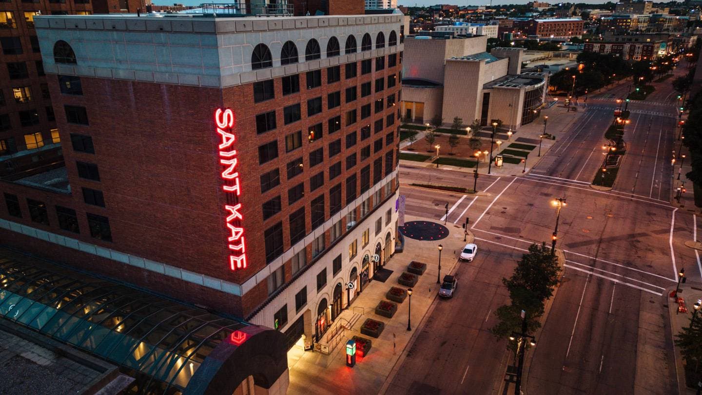 Saint Kate – The Arts Hotel 1