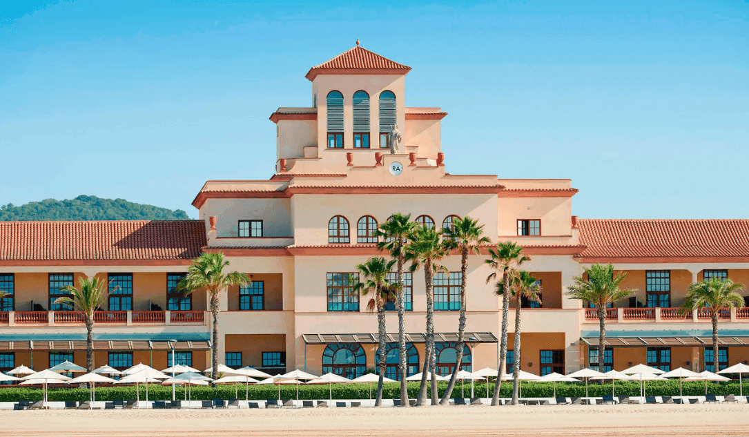 Le Méridien RA Beach Hotel & Spa 1