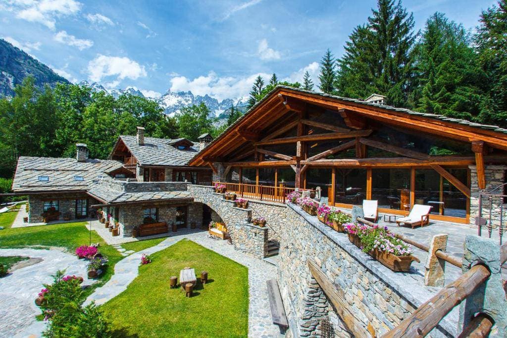 Luxury Chalet Resort - Au Coeur des Neiges 1