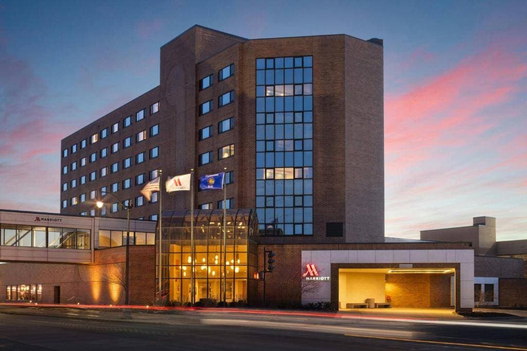 Oshkosh Marriott Waterfront Hotel & Convention Center 1