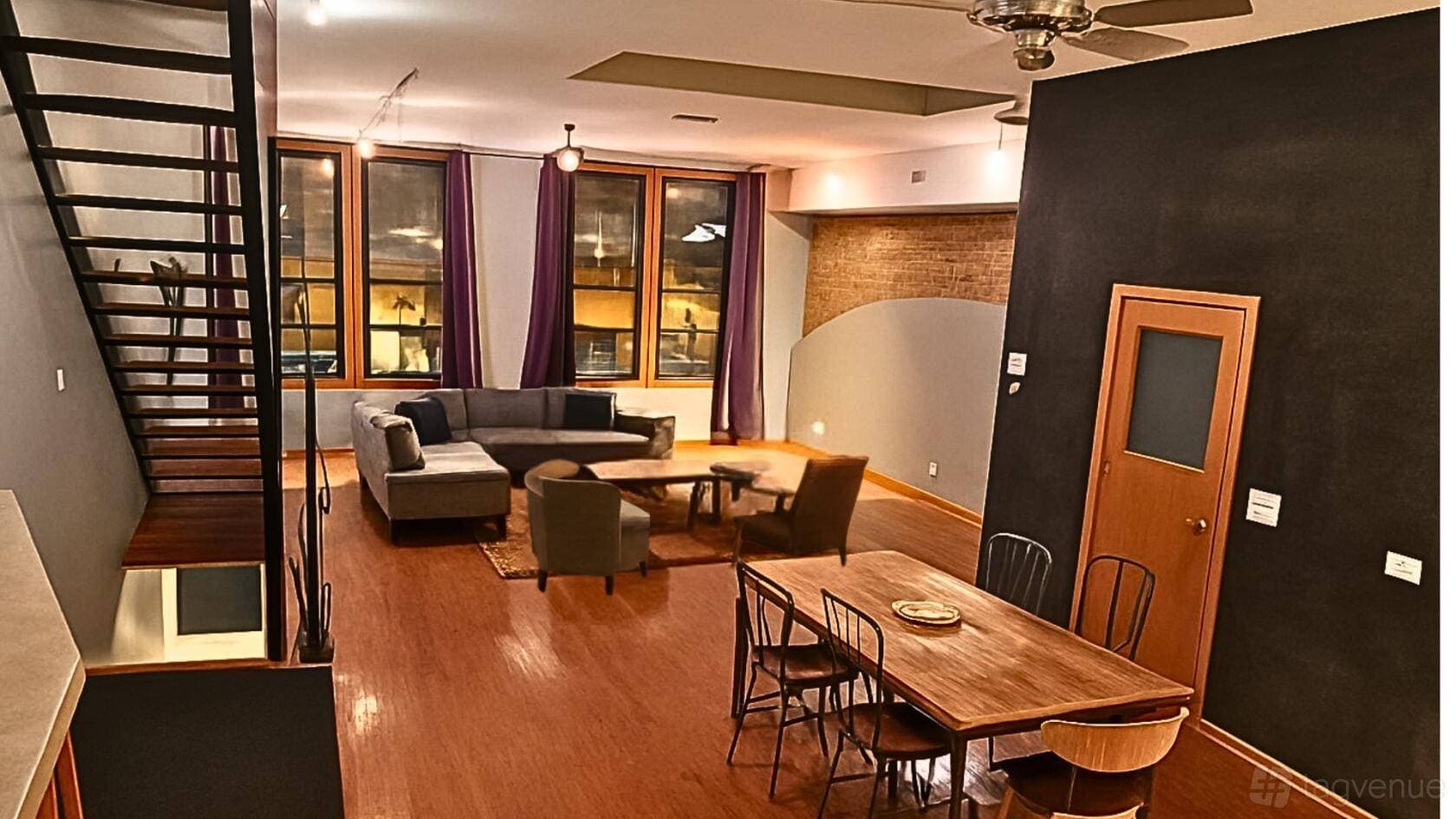 Lofty Wicker Park 1