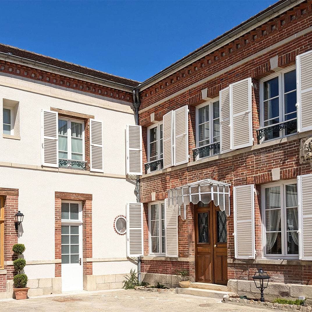 Maison À Deux Mains