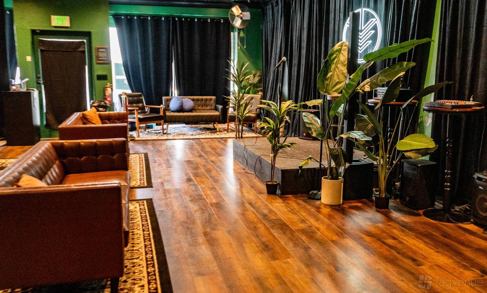The Green Room on Ventura 11