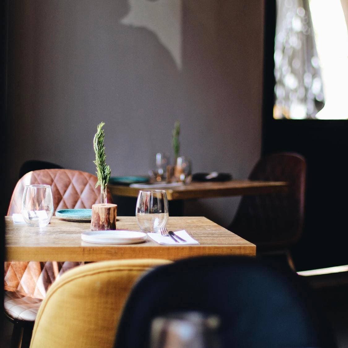 Stagier Bar 14