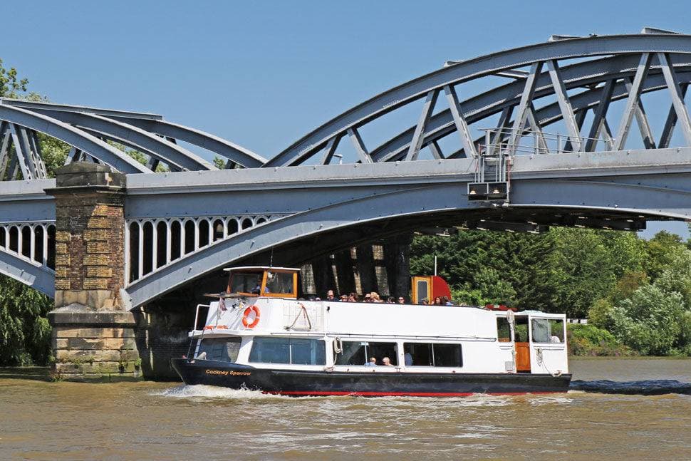 Thames River Boats 1