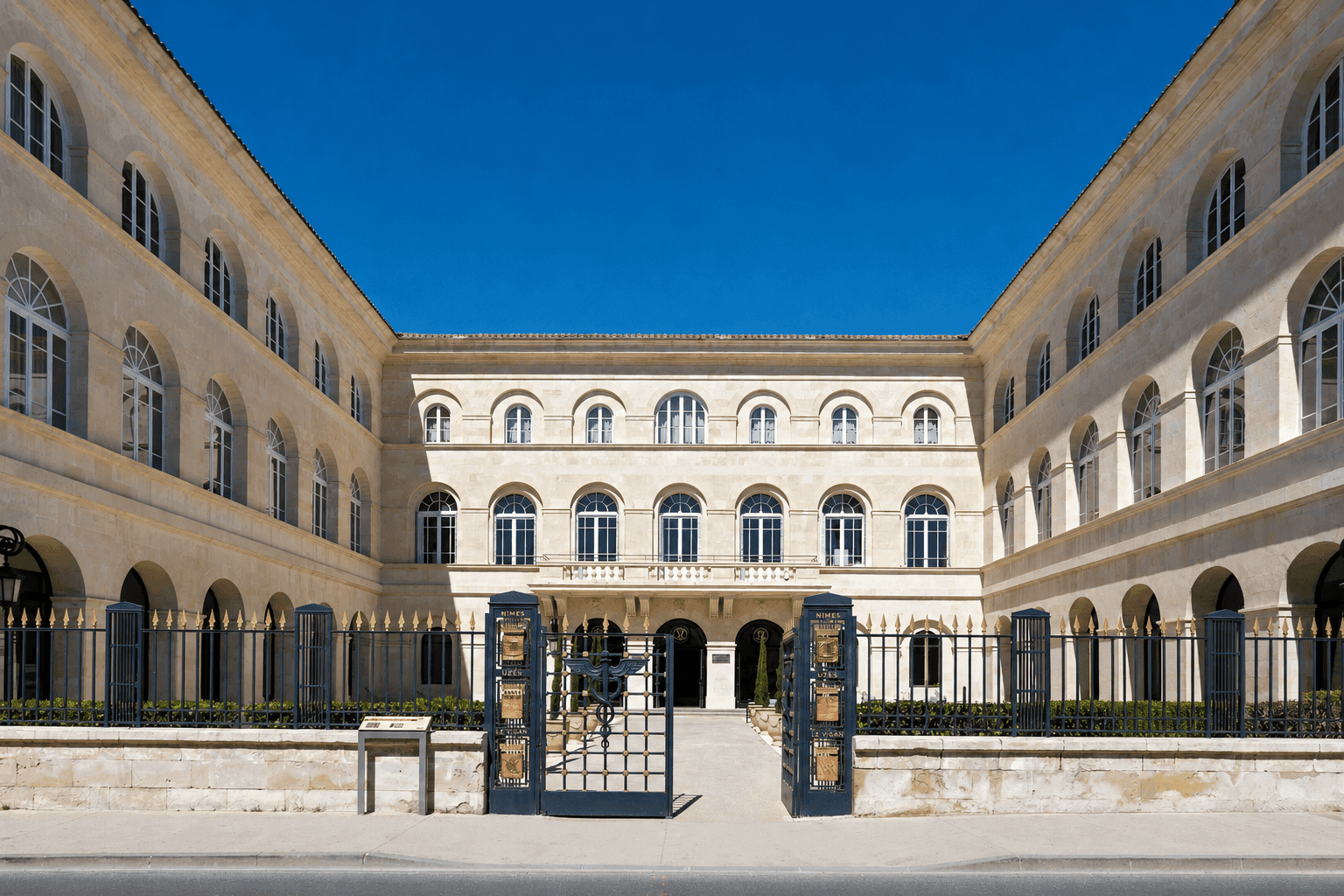 Le Grand Hôtel Dieu by SOWELL COLLECTION 1