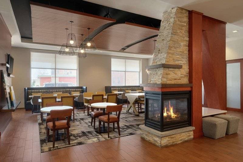 Hampton Inn Portland Downtown Waterfront 8