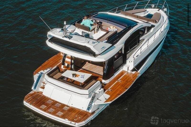 Miami Yacht Party Club 7910 1