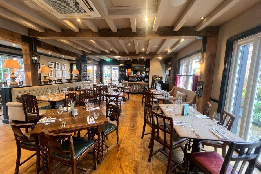 The Sun Inn, Chobham - A Heartwood Inn 3