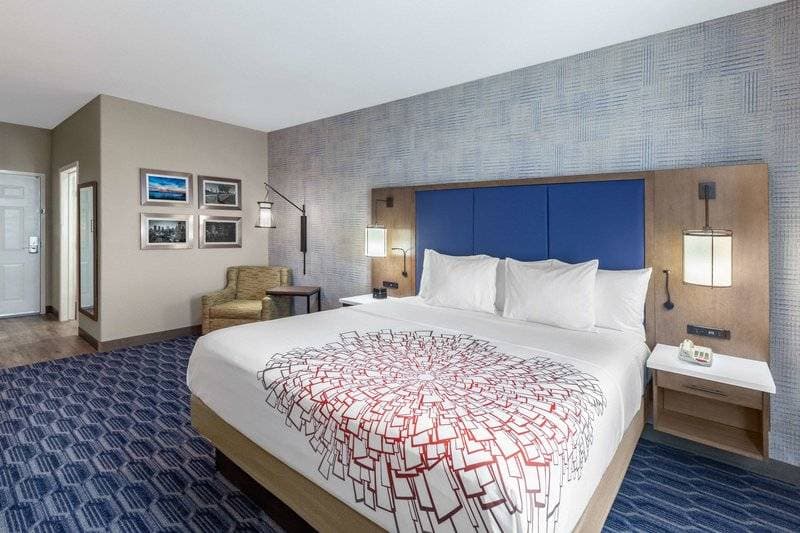La Quinta Inn & Suites by Wyndham Houston Channelview 9