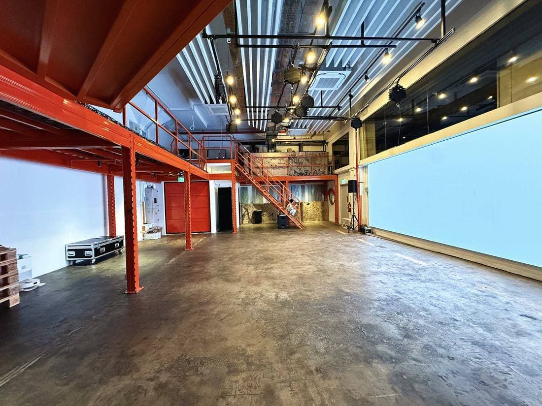 Port 37 (Tanjong Distripark) 1