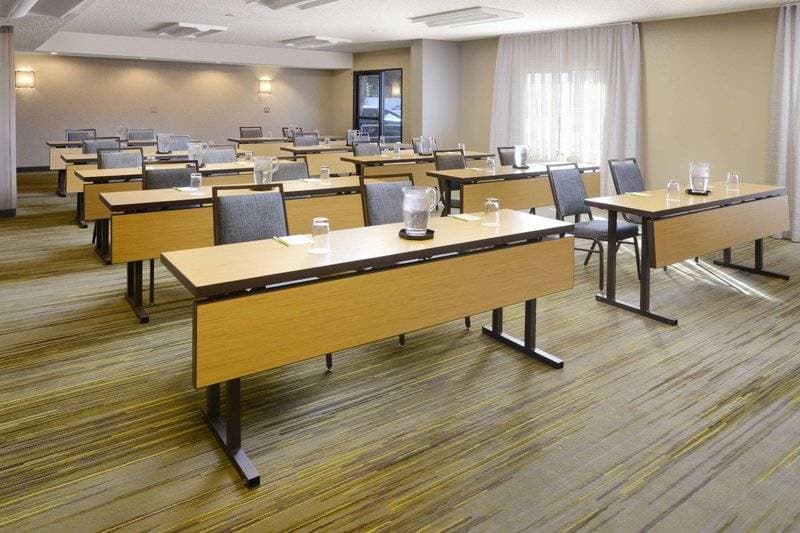 Sonesta Select Dallas Central Expressway 2