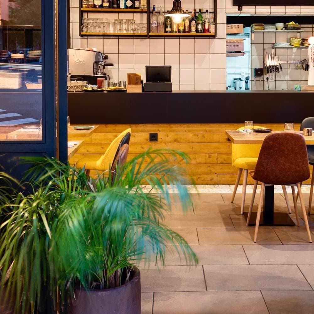 Stagier Bar 19