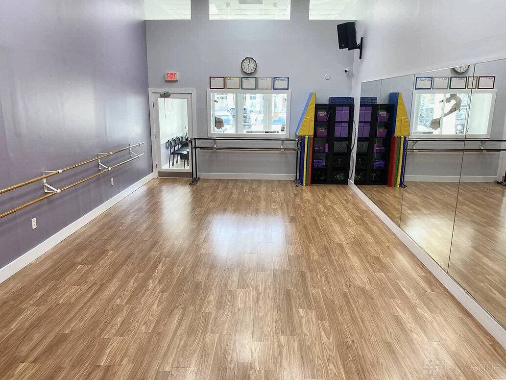 Creativo Dance Studio - 82nd Ave 1