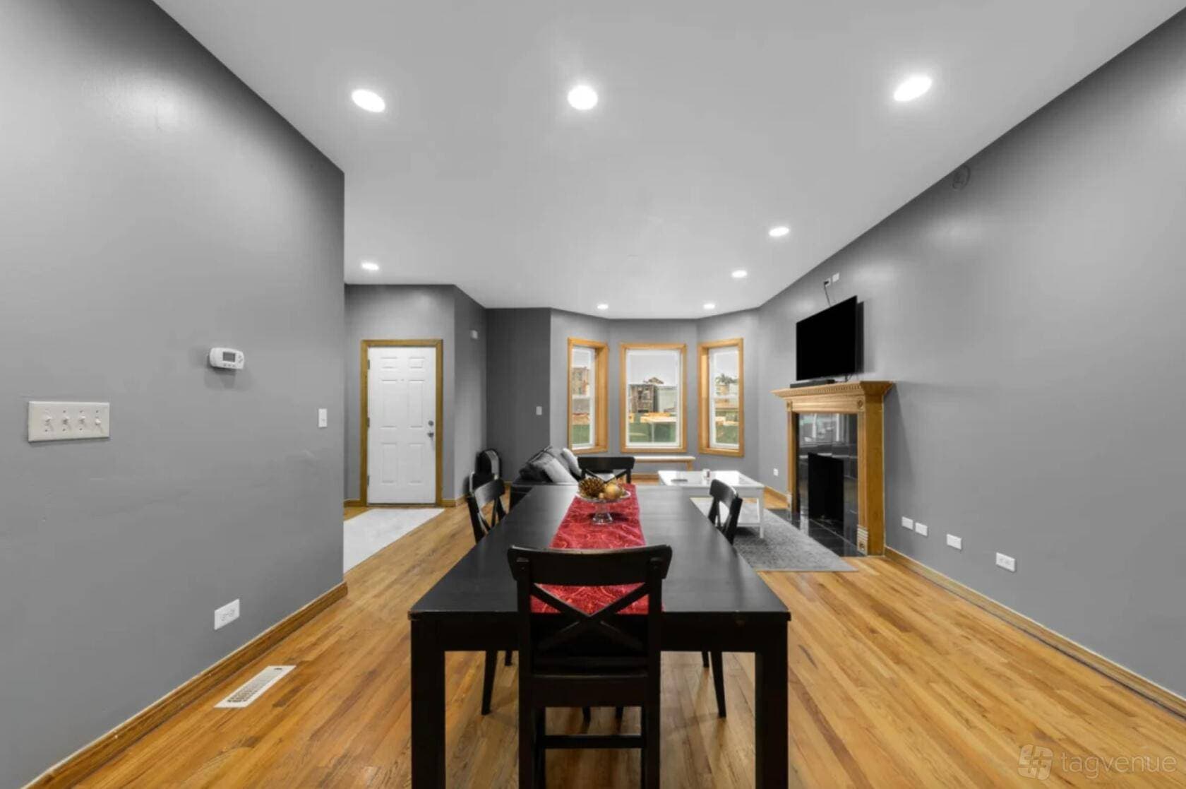Simple, Clean Apartment for Small Gatherings 1