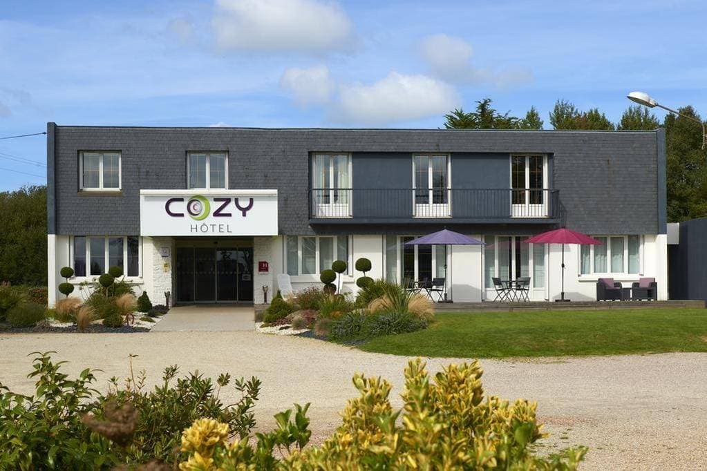 Cozy Hotel 1