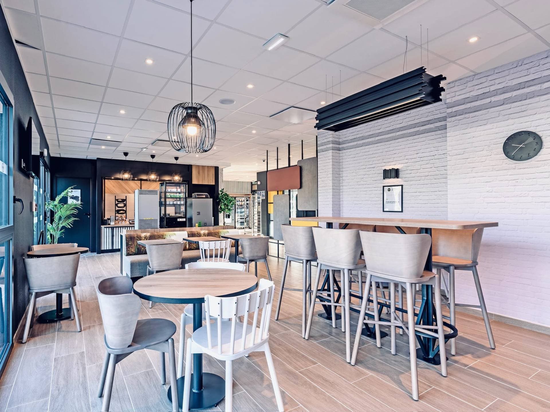 B&B HOTEL Landerneau Bois Noir 1