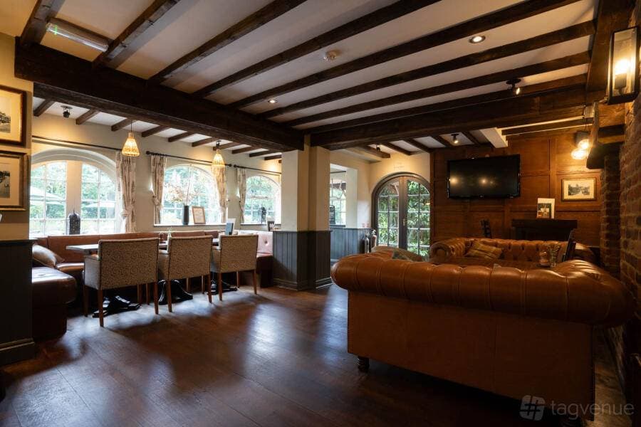 The Sun Inn, Chobham - A Heartwood Inn 9