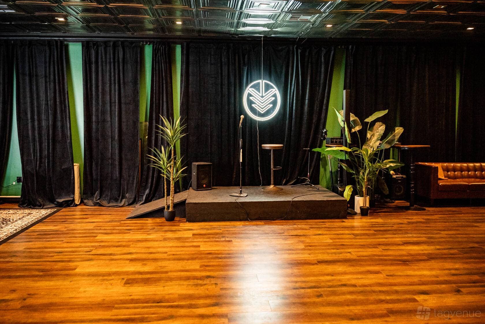 The Green Room on Ventura 10