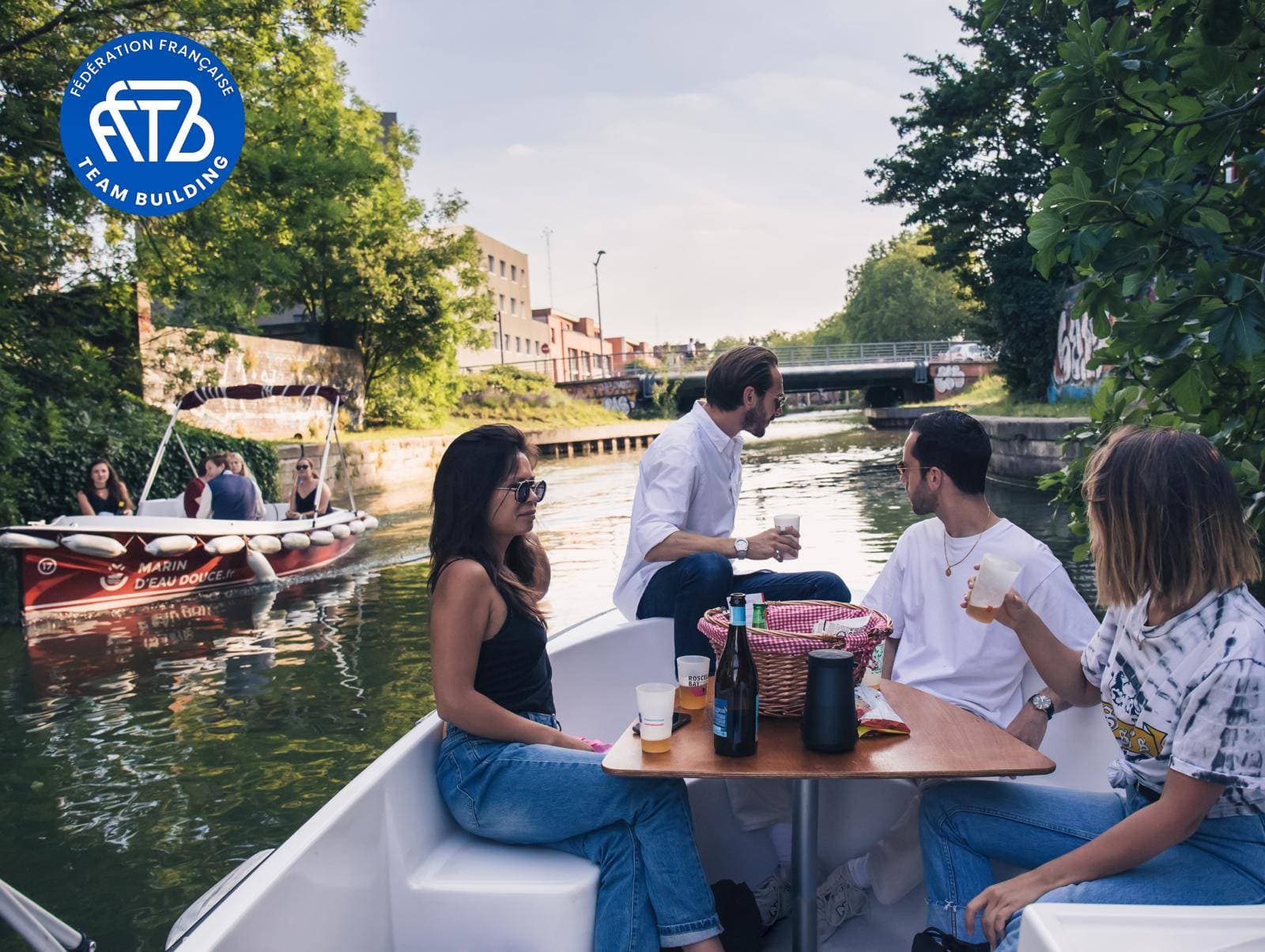 Chasse au trésor en bateau électrique et sans permis - Marin d'eau douce Lille