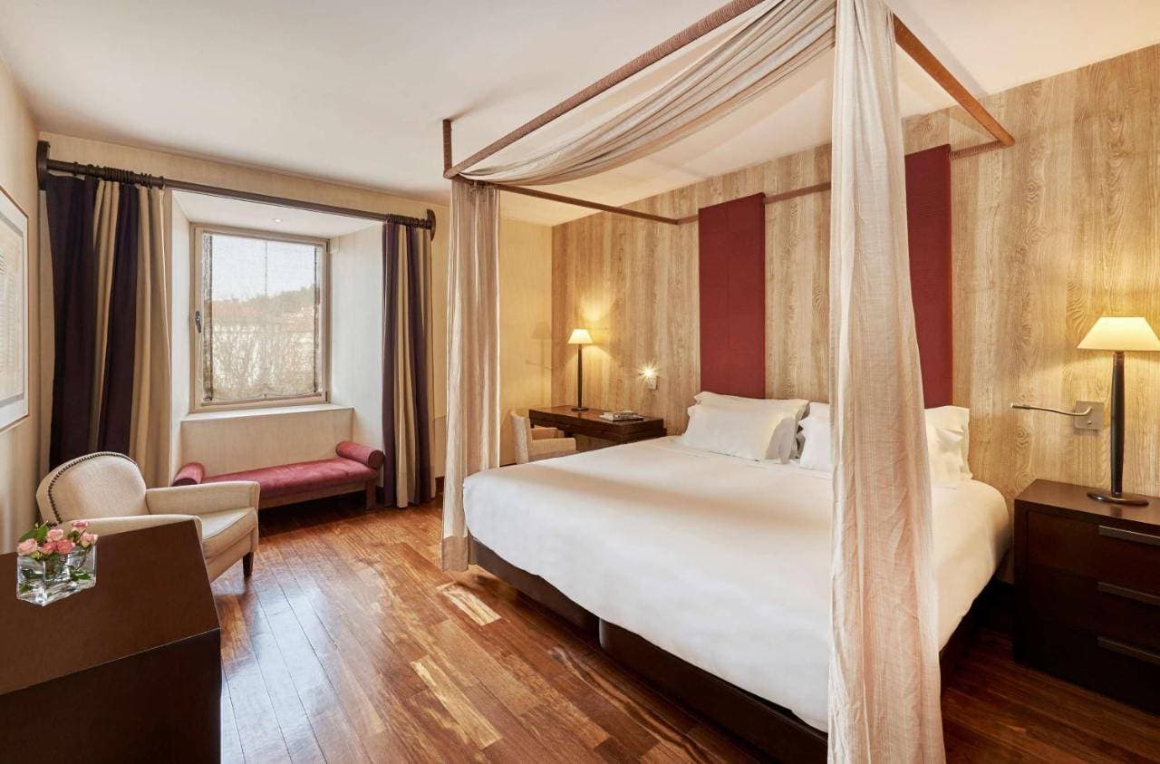 NH Collection Palacio de Burgos 16