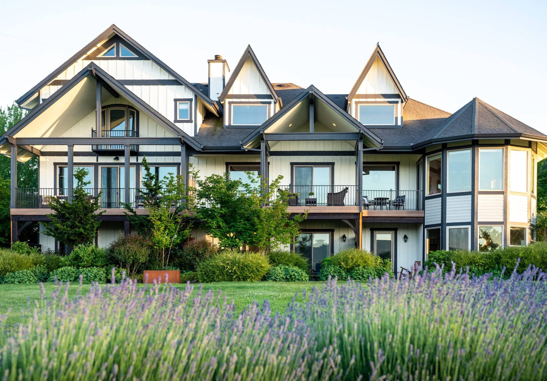 The Setting Inn Willamette 1
