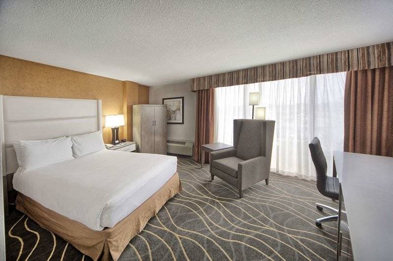 DoubleTree by Hilton Hotel 11