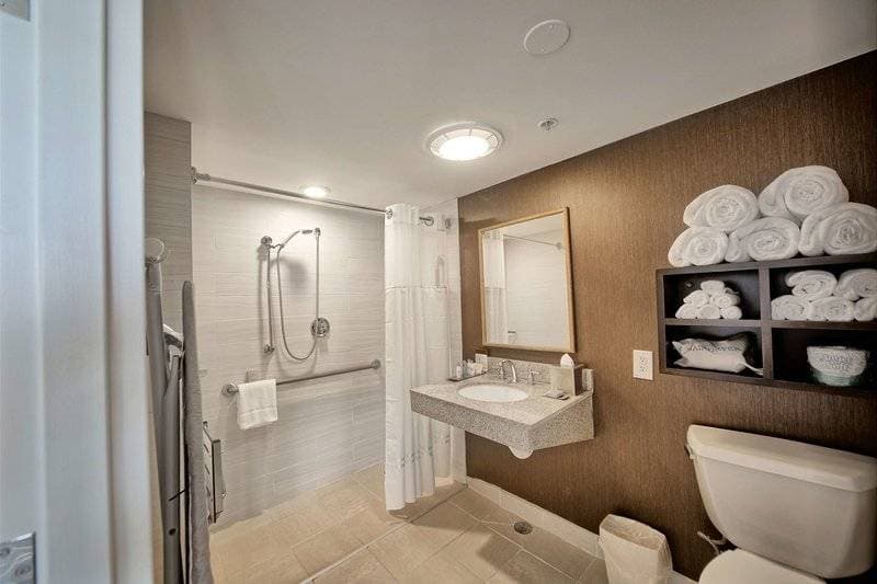 DoubleTree by Hilton Hotel 15