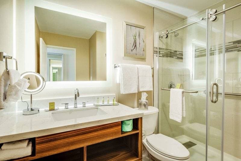 Double Tree by Hilton Huntington 37