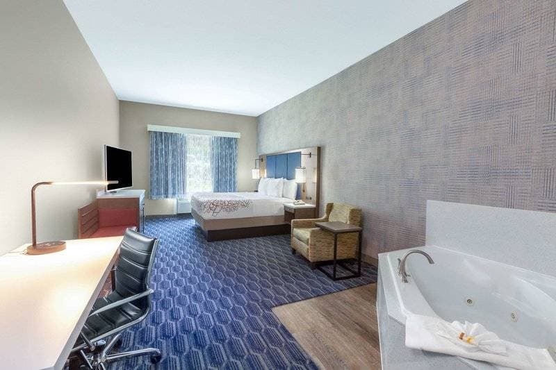 La Quinta Inn & Suites by Wyndham Houston Channelview 23