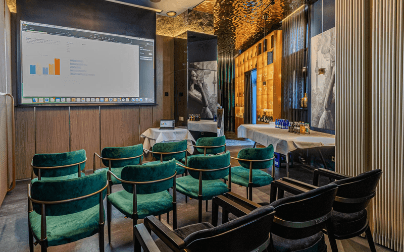Henselmann Lounge 7