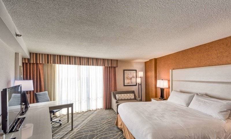 DoubleTree by Hilton Hotel 8