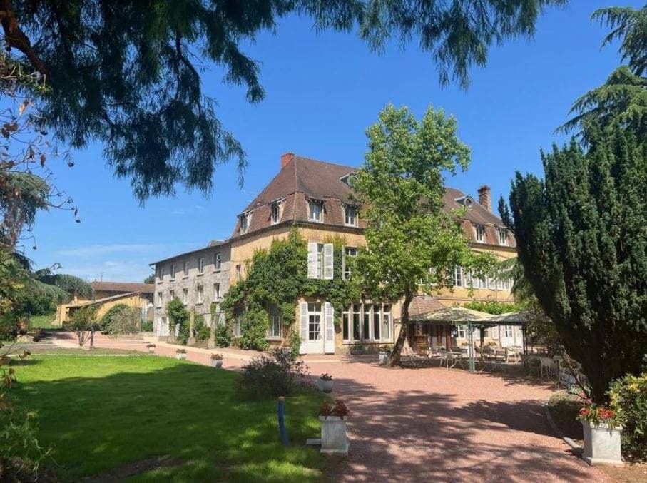 Logis hôtel Château de la Barge 1