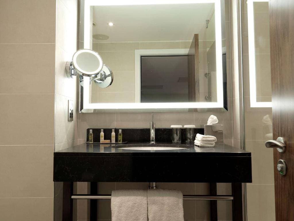 DoubleTree by Hilton Chester 21