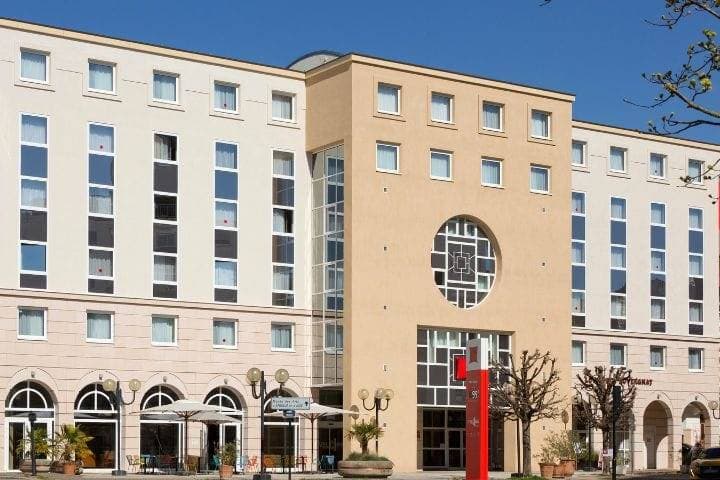 Ibis Vichy 1