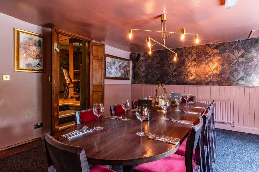 The Sun Inn, Chobham - A Heartwood Inn 10