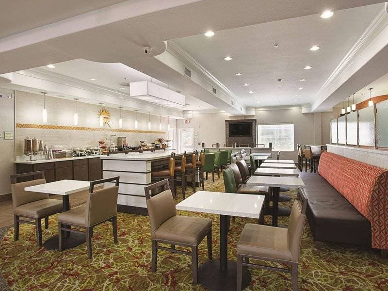 La Quinta Inn & Suites by Wyndham Houston Channelview 40