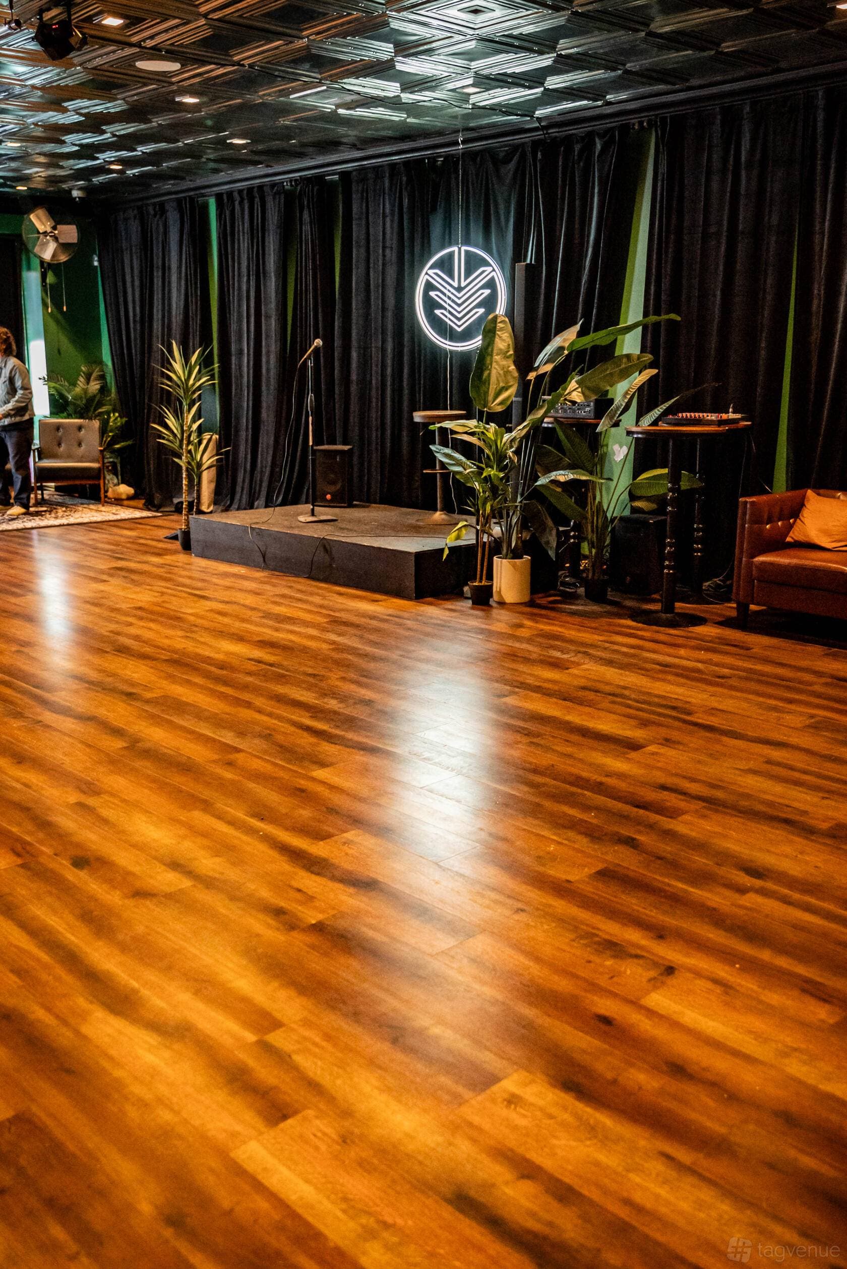 The Green Room on Ventura 8