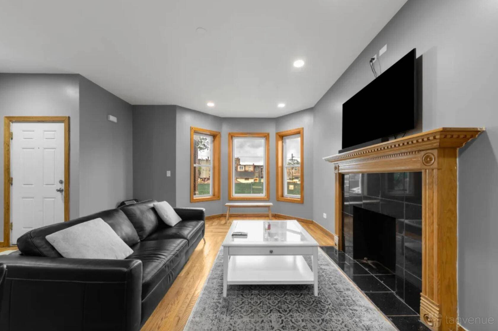 Simple, Clean Apartment for Small Gatherings 2