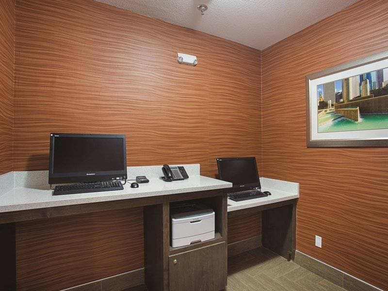 La Quinta Inn & Suites by Wyndham Houston Channelview 17