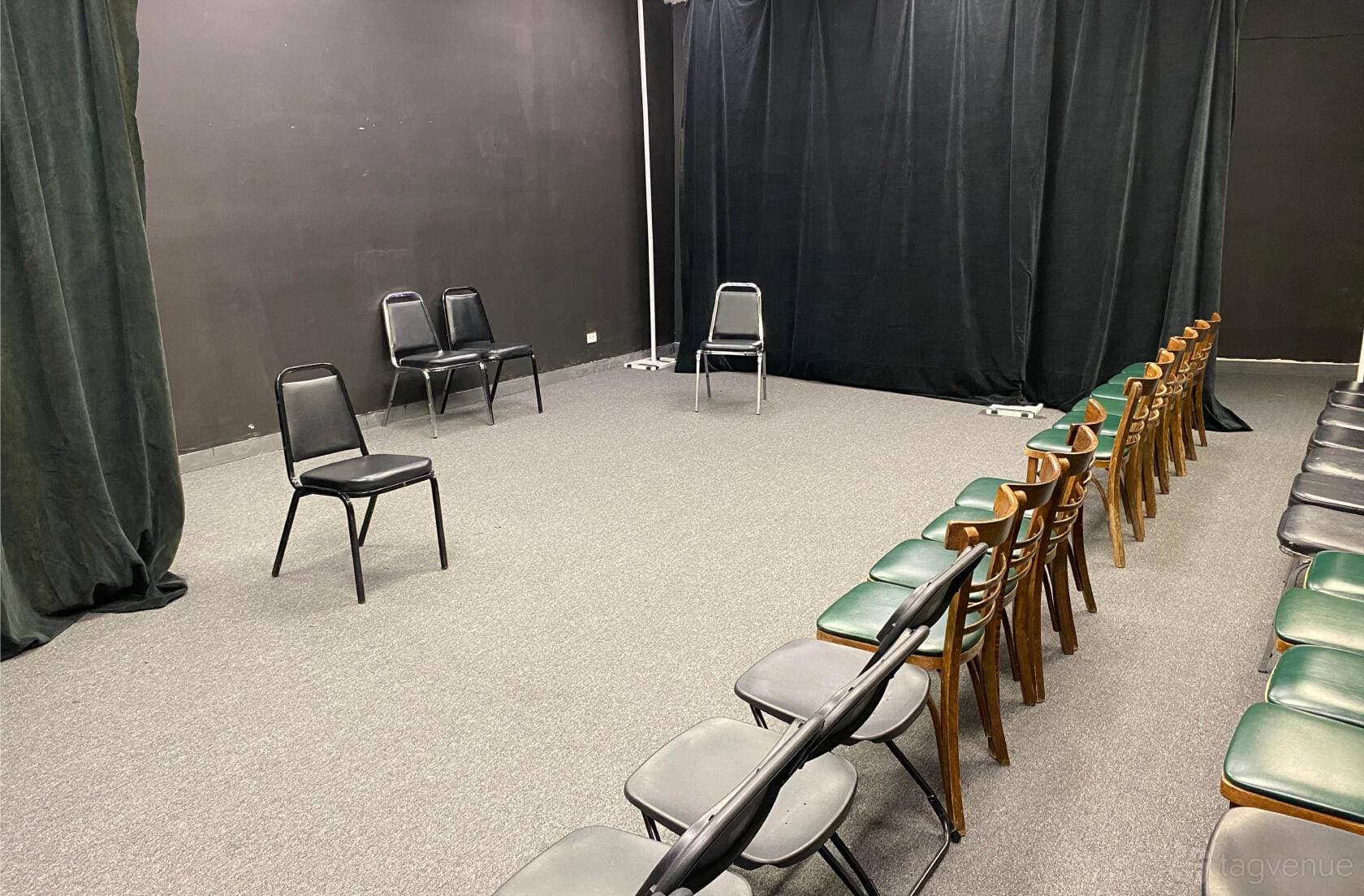Studio Momentum 4