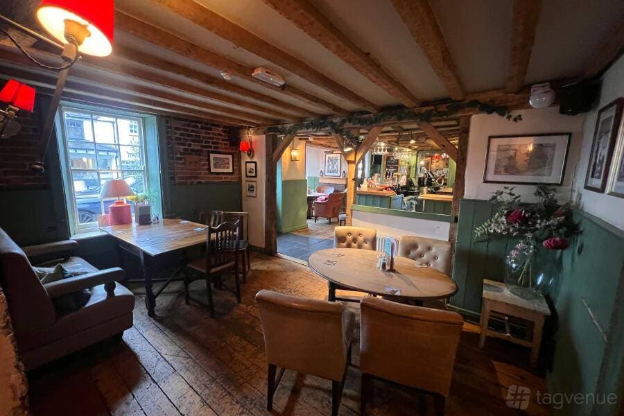 The Sun Inn, Chobham - A Heartwood Inn 4
